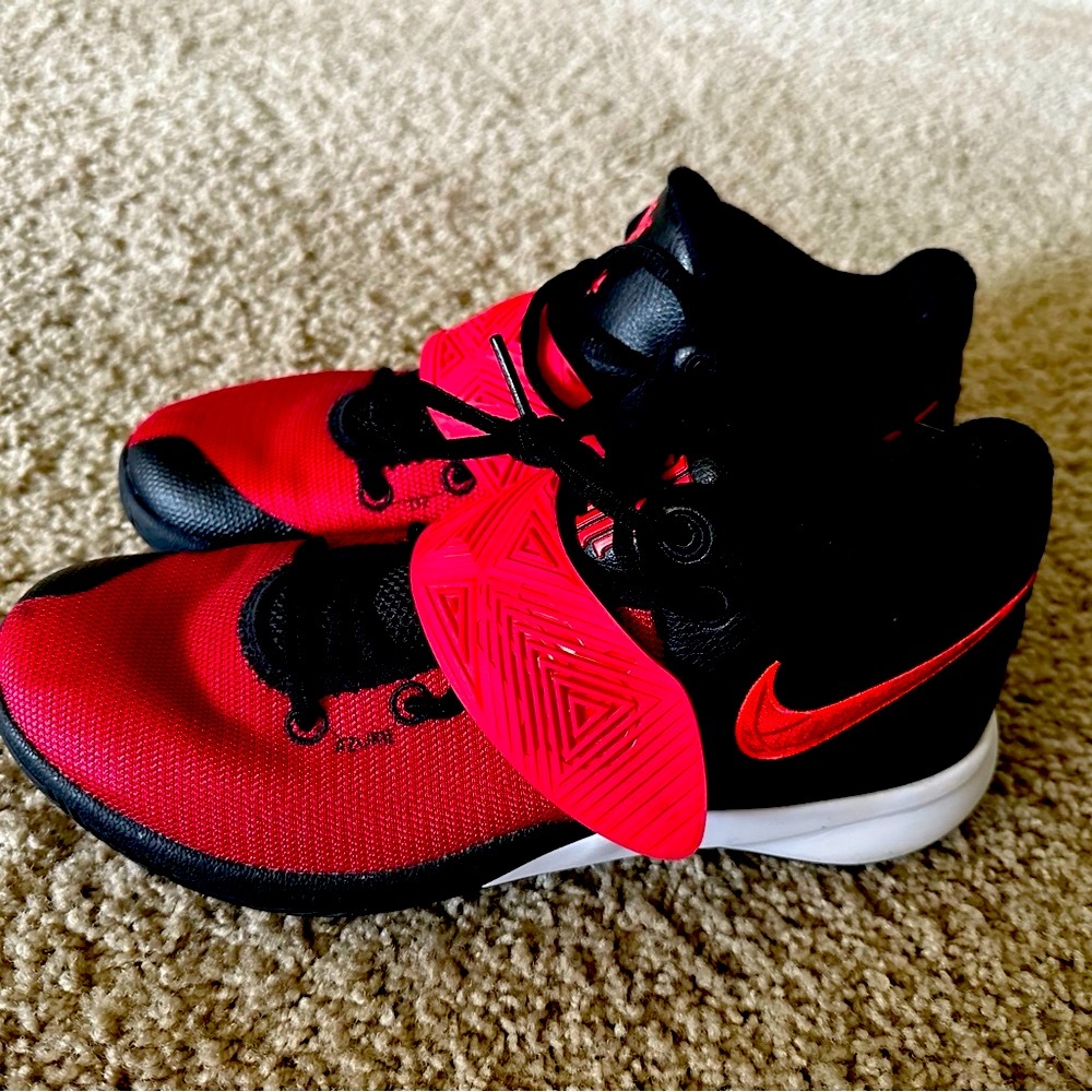 Nike Kyrie’s men’s size 8. New and never worn. Red and black.